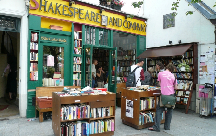 Shakespeare_and_Company_(July_2007)